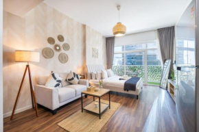 Calm Studio Apartment Right by the Golf Courses in Sports City